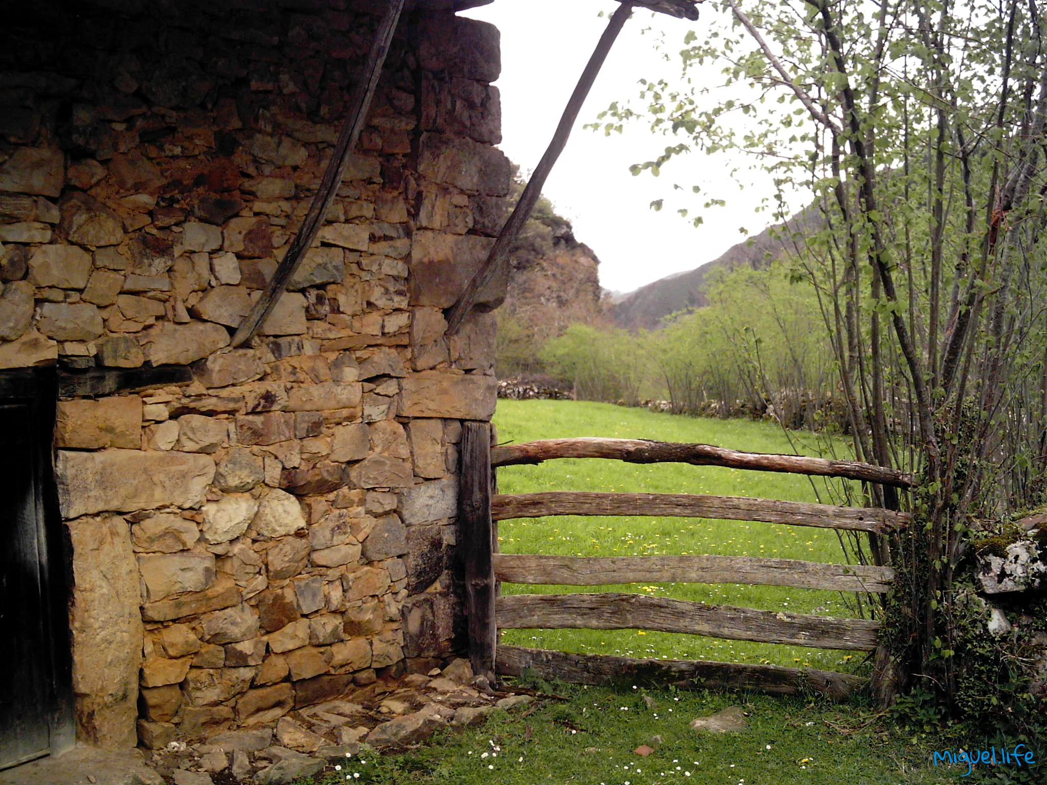 De La Villa Espinaréu a la foz del Monte Muñacos.